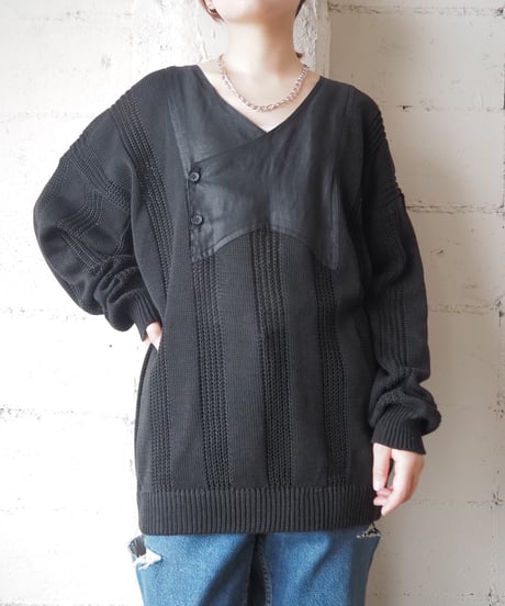 Asymmetric Switching Design Knit BK