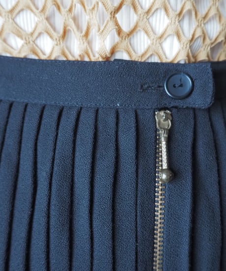 Front Zip Design Pleated Skirt BKGD