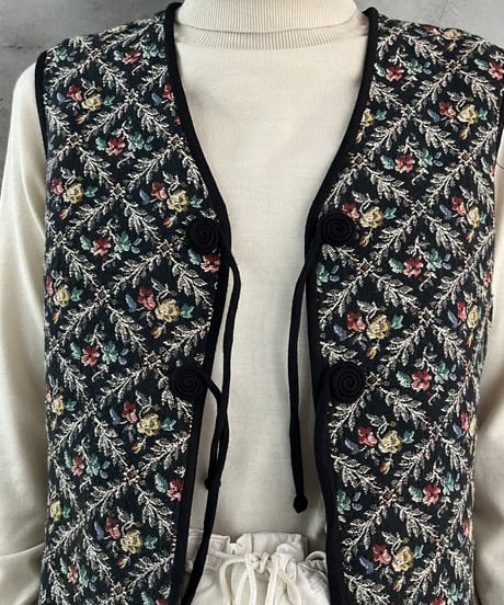 Jacquard Flower Pattern China Button Long Vest BKGN
