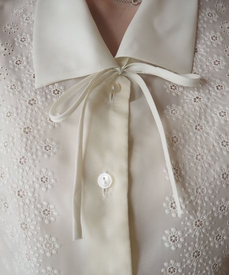 1960's Front Ribbon Flower Lace Blouse WH