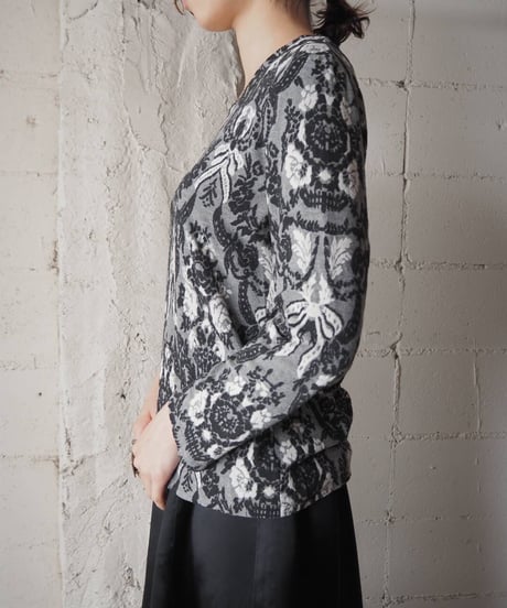Arabesque Pattern Cutsewn BKGR