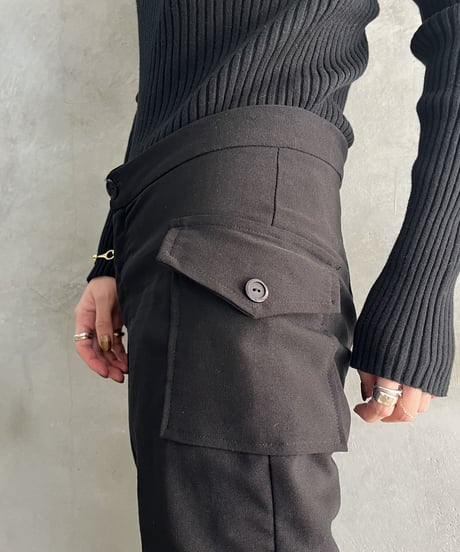 Side Gather Design Slim Pants BK
