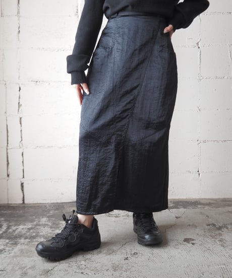 Satin Center Slit Yoke Skirt BK