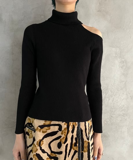 Slashed Shoulder Rib Turtle Knit BK
