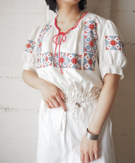 1960~70's Hangary Embroidery Blouse IVREBL