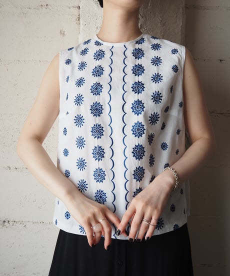 1960's Euro Cutwork Flower Embroidery N/S Blouse WH
