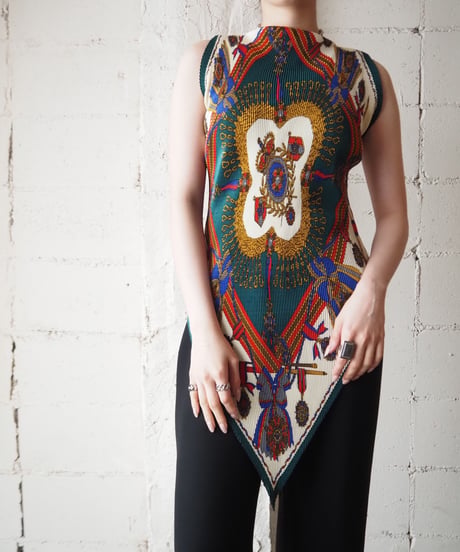 Scarf Pattern N/S Pleated Tops IVGNRE