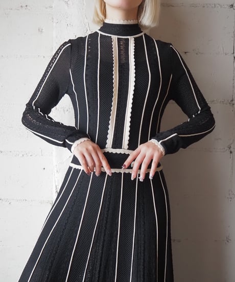 White Line Mock Neck Knit Dress BKWH