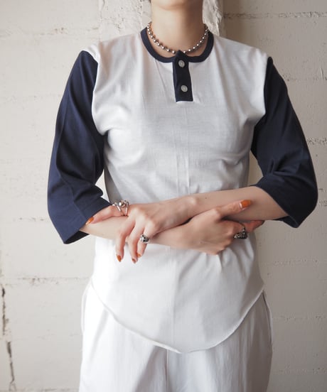 Henly Neck Bicolor Raglan Tee NVWH