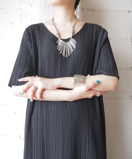Short Sleeve Pleated Dress BK