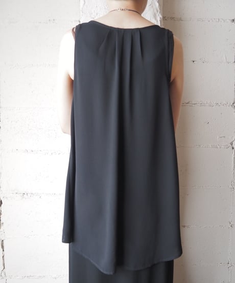 Sleeveless Vneck Fringe Blouse BK