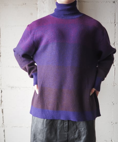 Gradation Color Turtle Neck Sweater PUR