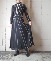 White Line Mock Neck Knit Dress BKWH