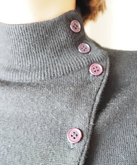 Diagonal Button Puff Sleeve Knit BK