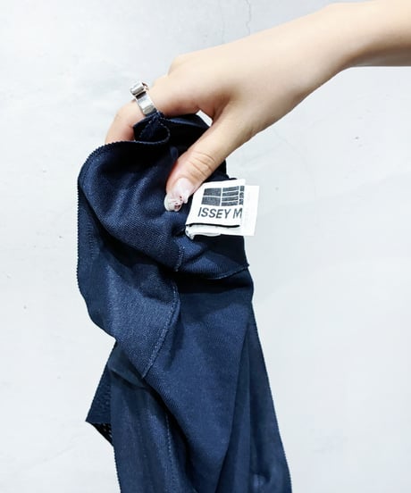 1325. ISSEY  MIYAKE Side Belted Wide Pants NV