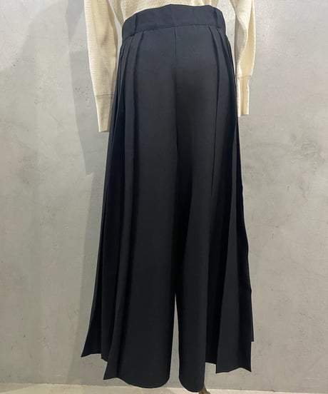Side Pleated Design Pants BK