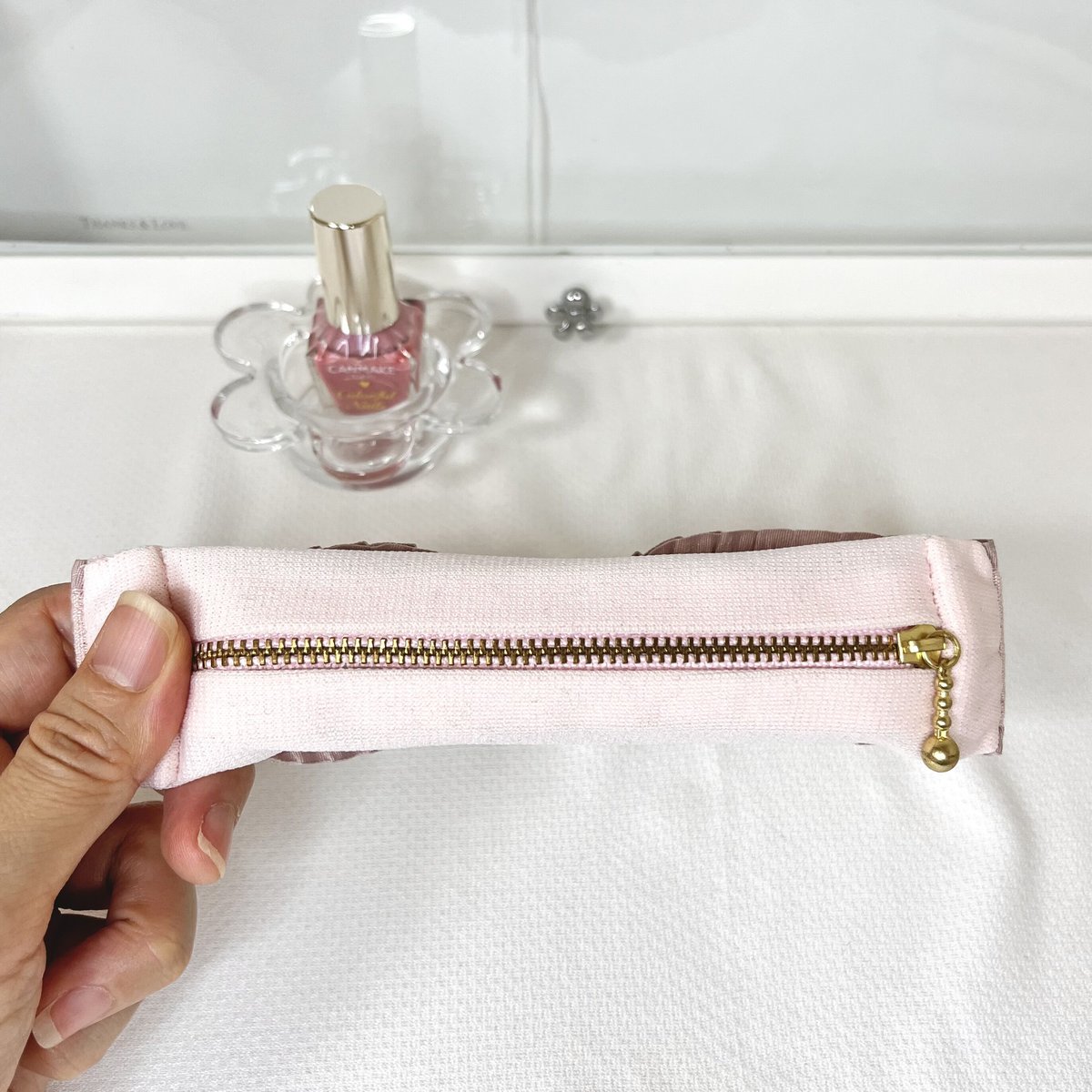 M｜L】ペンもメイク品も入る♪ ストーンチャーム付き♡ フリルが大人