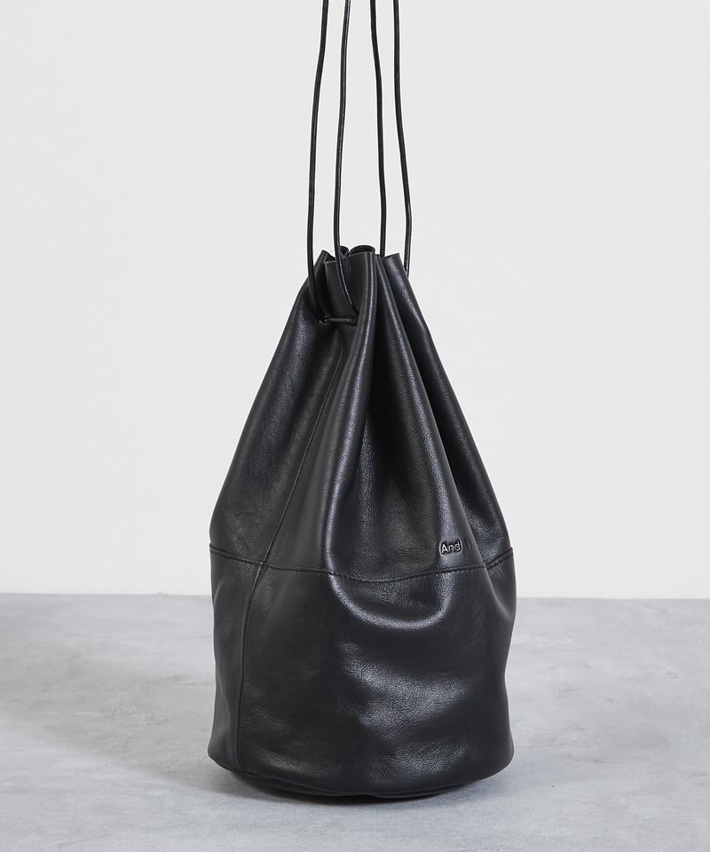 巾着バッグ　牛革　黒 牛革巾着バッグ【黒】 巾着バッグ tou. 通販 5923044｜Creema