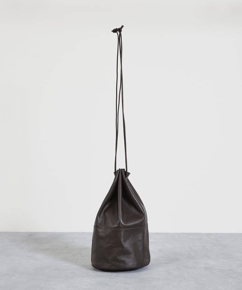 And A アンドエー / FINE LEATHER DRAWSTRING BAG【M】牛革巾