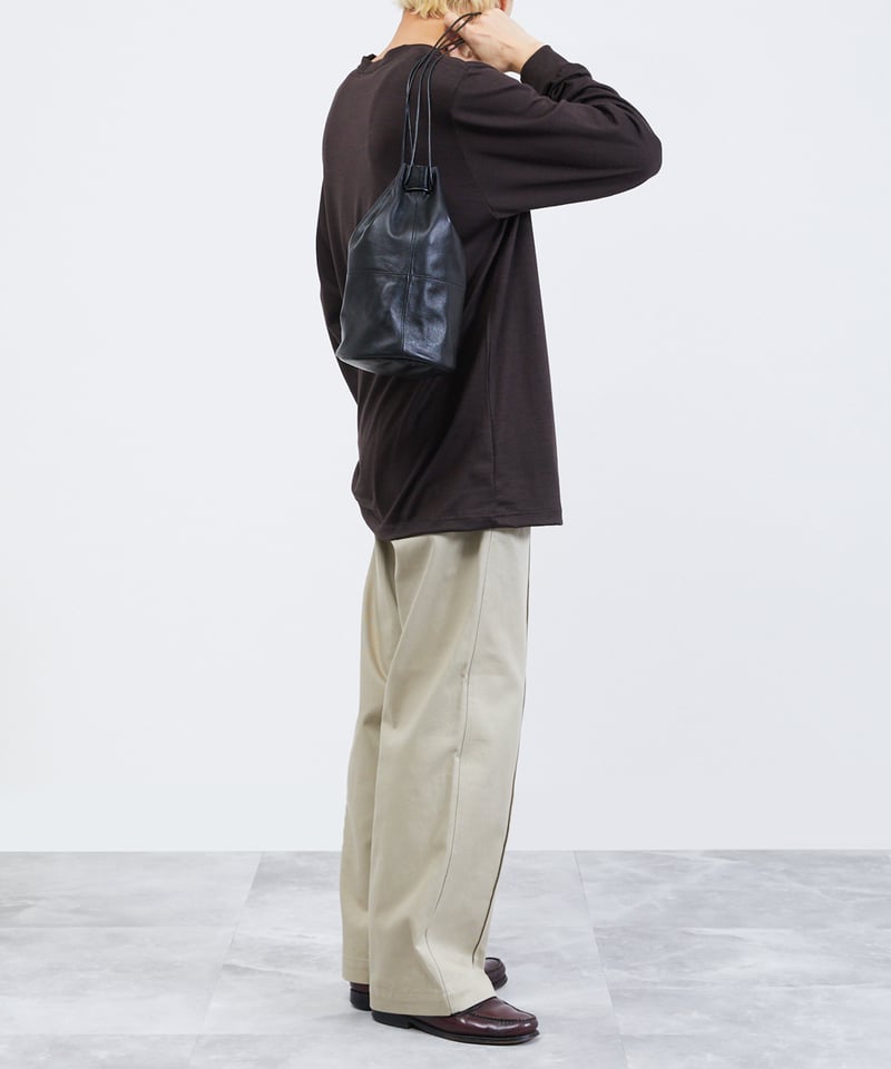 And A アンドエー / FINE LEATHER DRAWSTRING BAG【M】牛革巾