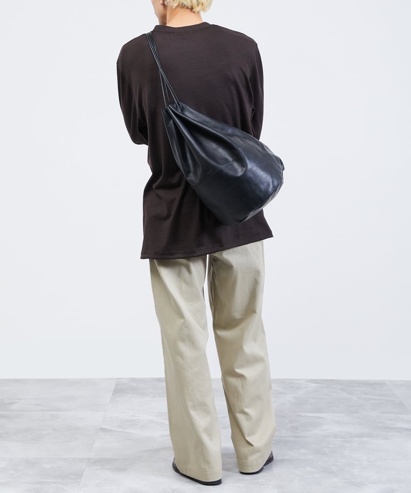 And A アンドエー / FINE LEATHER DRAWSTRING BAG 【L】 牛
