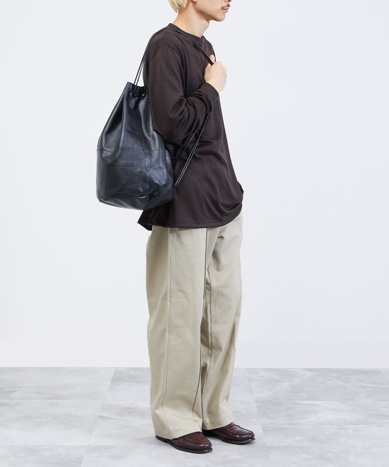 And A アンドエー / FINE LEATHER DRAWSTRING BAG 【L】 牛