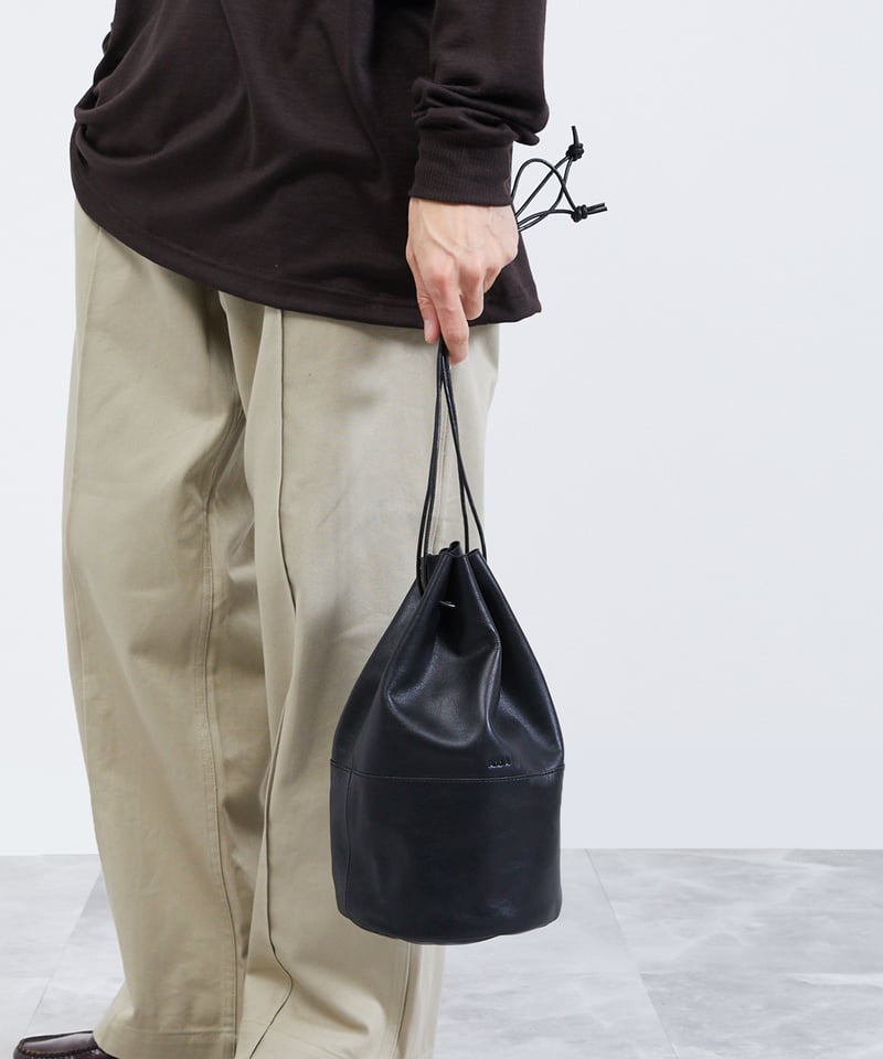 And A アンドエー / FINE LEATHER DRAWSTRING BAG【M】牛革巾