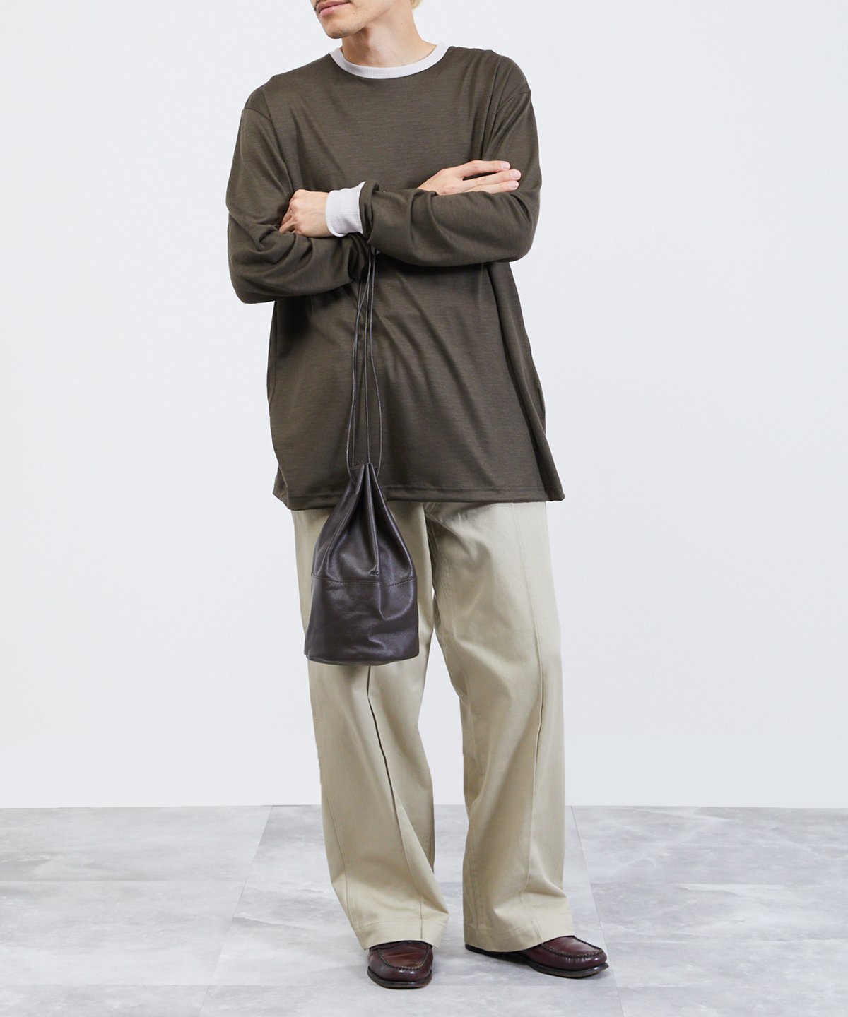 And A アンドエー / FINE LEATHER DRAWSTRING BAG【M】牛革巾
