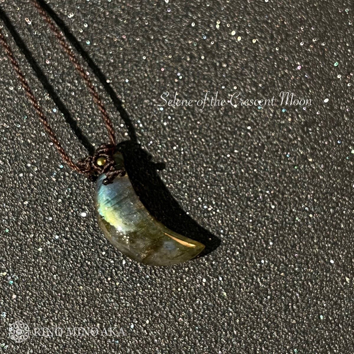 太陽と三日月の置物　天然石ラブラドライト fit=scale-down,w=1200