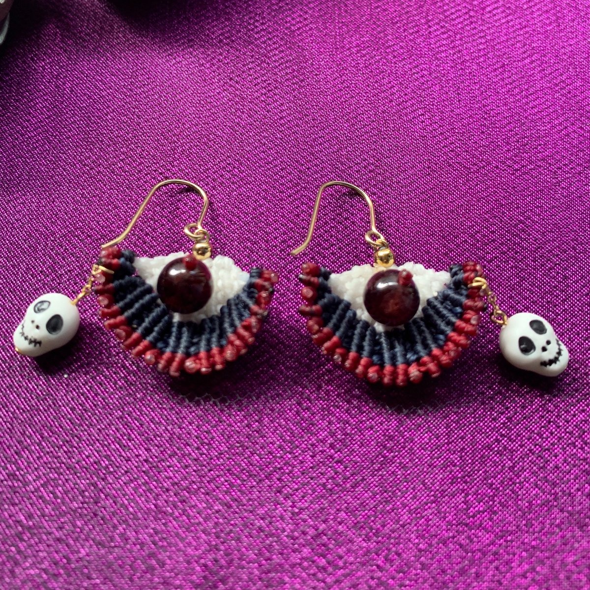 カラフルシェルとメタルチャームのピアス♪ かわいらしく