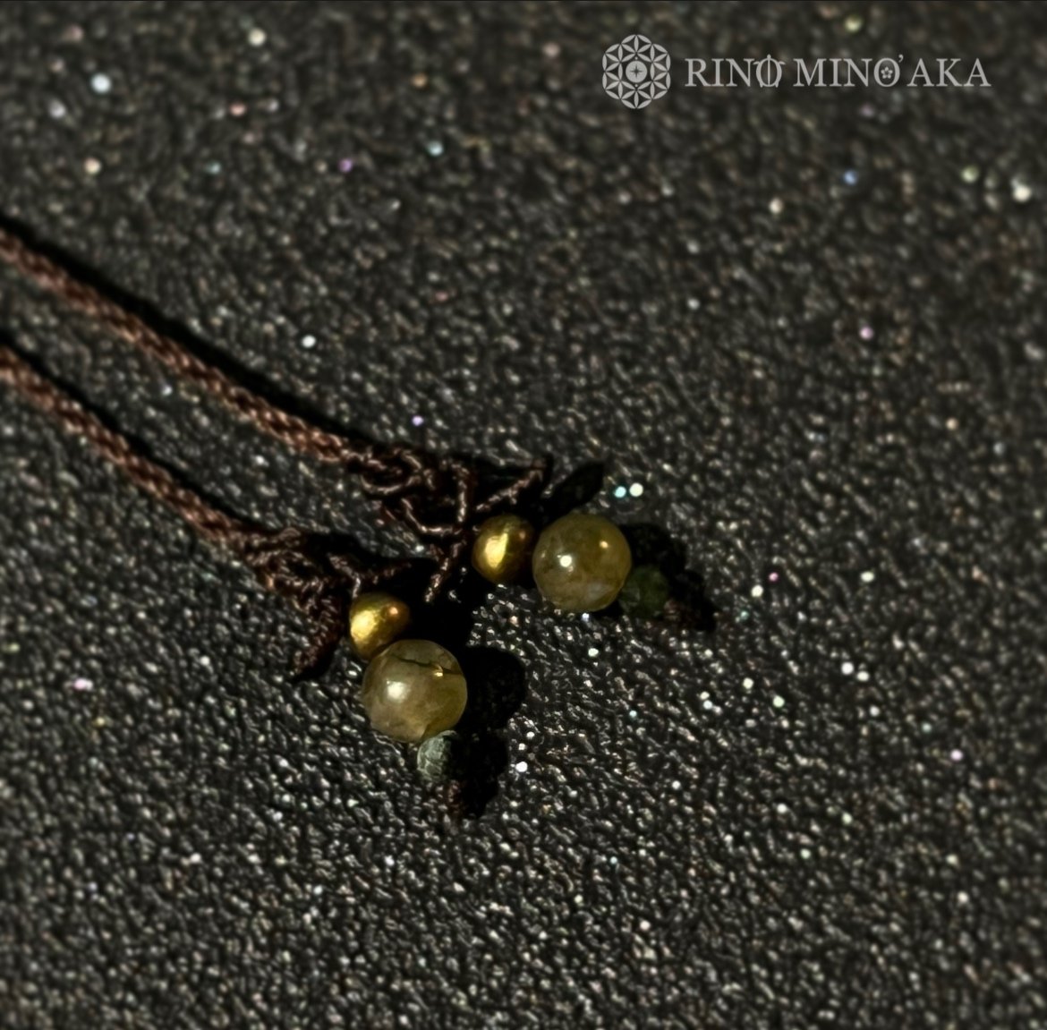 天然石オリジナル研磨〜ラブラドライトの三日月セレネ | RINO MINO'AKA