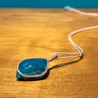 深海の光〜Amazonaite Macrame Pendanto