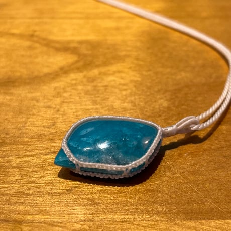 深海の光〜Amazonaite Macrame Pendanto
