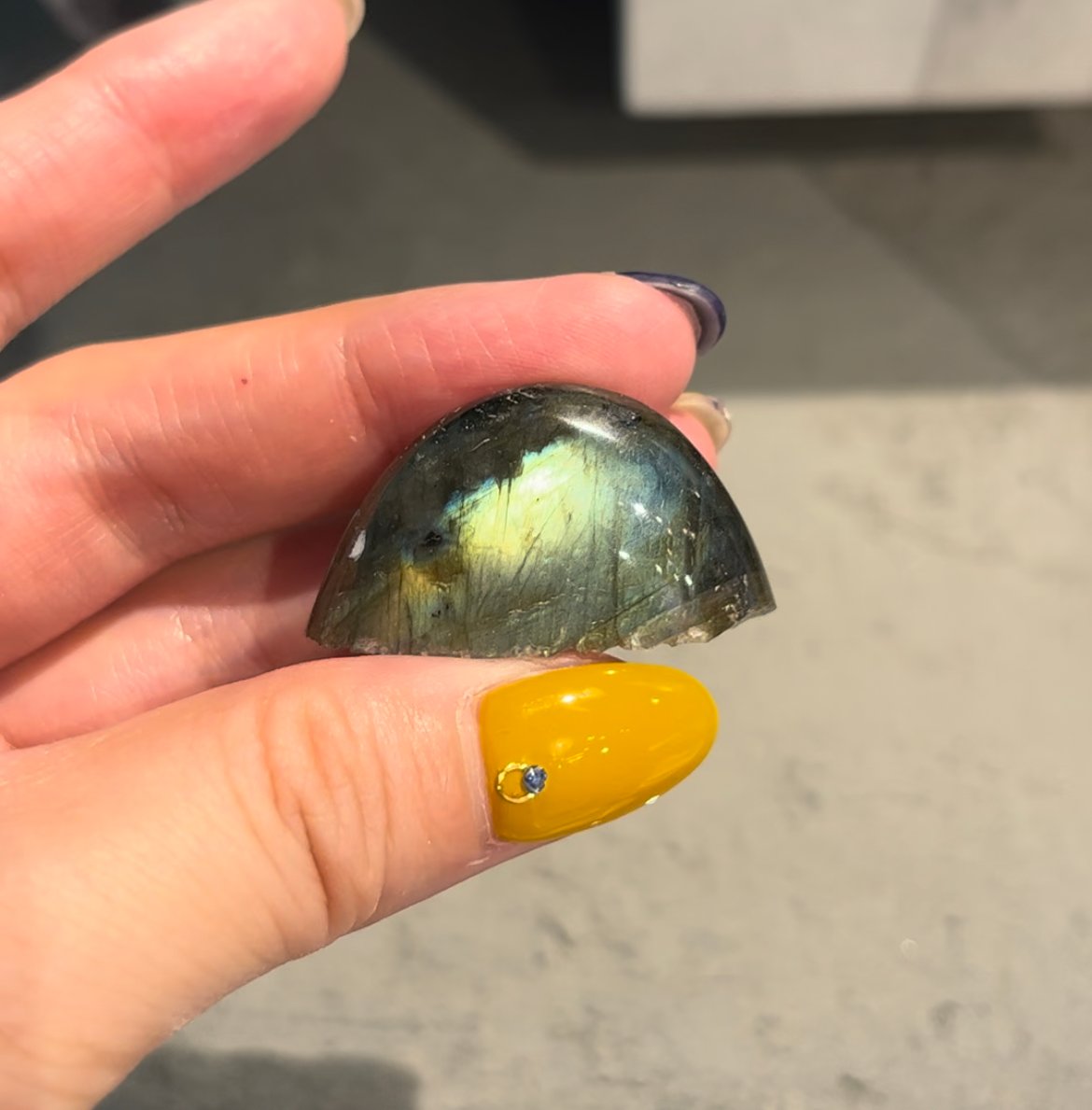 天然石オリジナル研磨〜ラブラドライトの三日月セレネ | RINO MINO'AKA