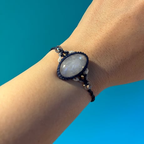 白月~White Labradorite Macrame’ Bracelet