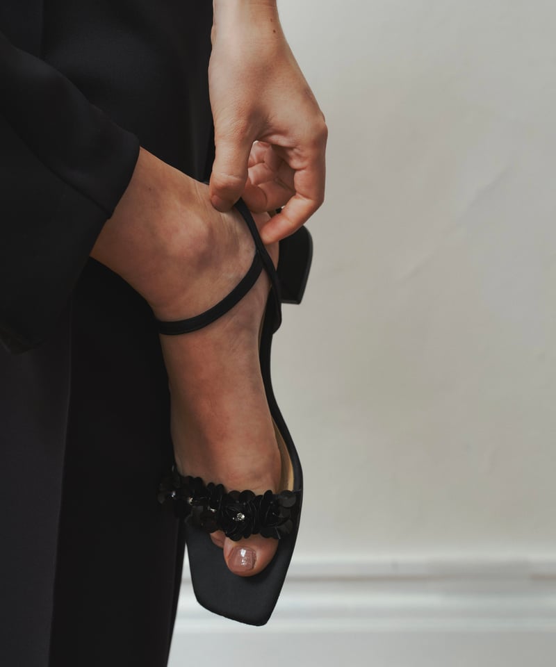 FLOWER LOOP SANDAL | OHGA