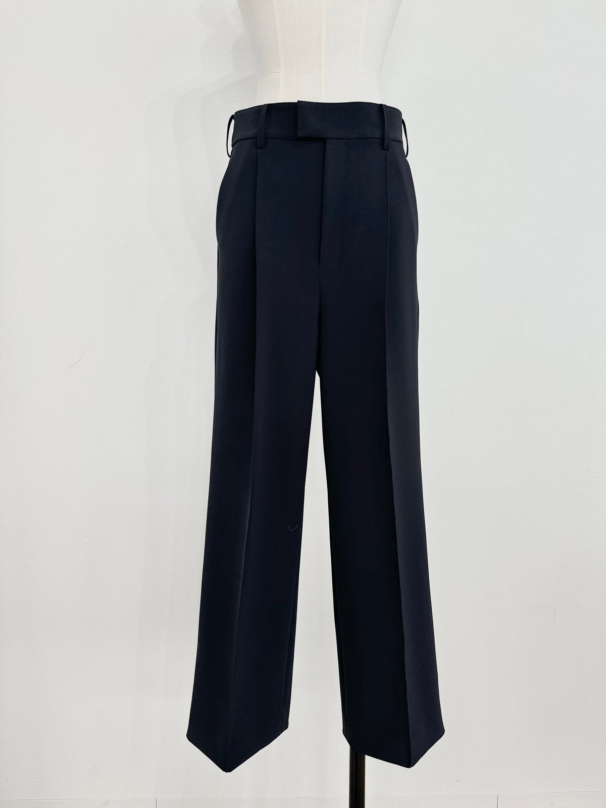 ohga TUCK PANTS セミワイドパンツ　ネイビー セミワイドパンツ | OHGA
