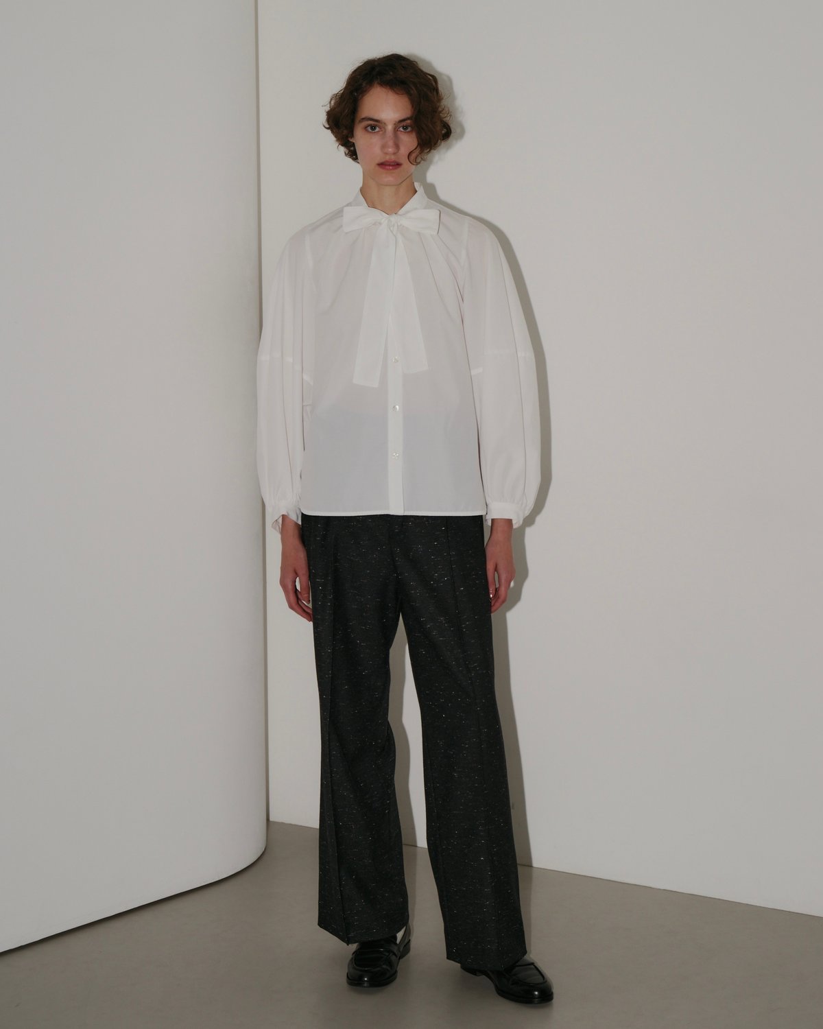 OHGA　オーガ　ボウタイブラウス　BOWTIE BLOUSE　ホワイト BOWTIE BLOUSE | OHGA