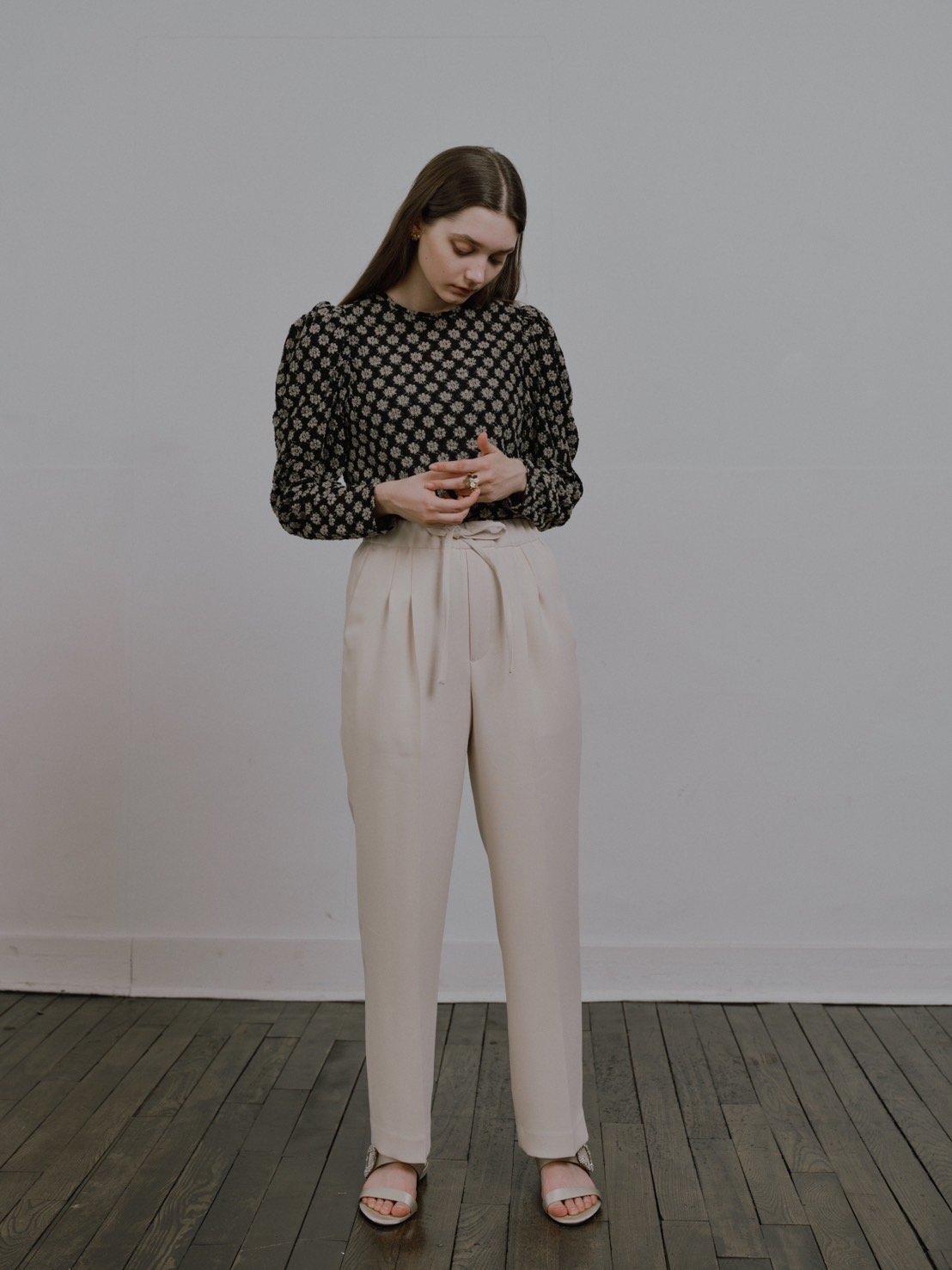 ohga オオガ❢交渉可❢新品❢DROST PANTS❢エッグ色 