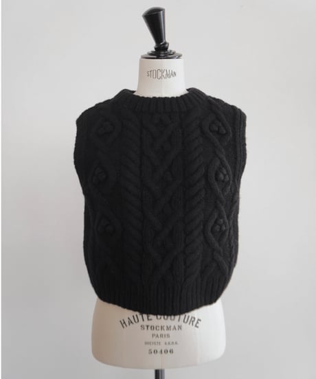 KNIT VEST