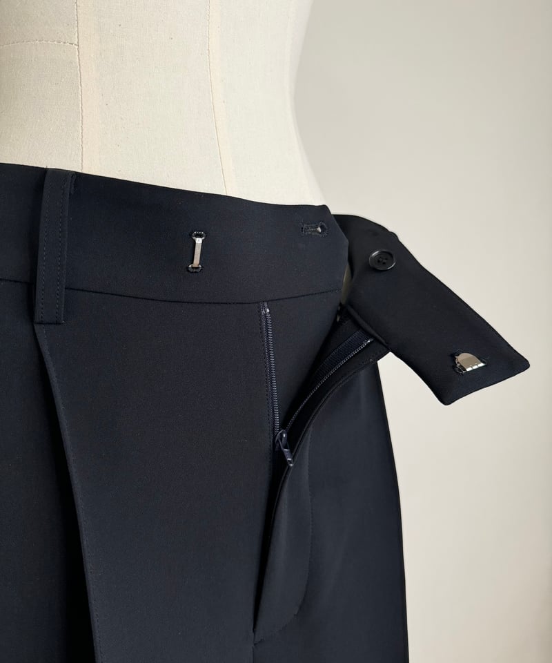 Ohga オーガ TAPERED TUCK PANTS Ohga オーガ TAPERED TUCK PANTS Brand New with Tag: ohga