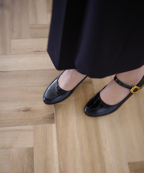 ENAMEL PUMPS