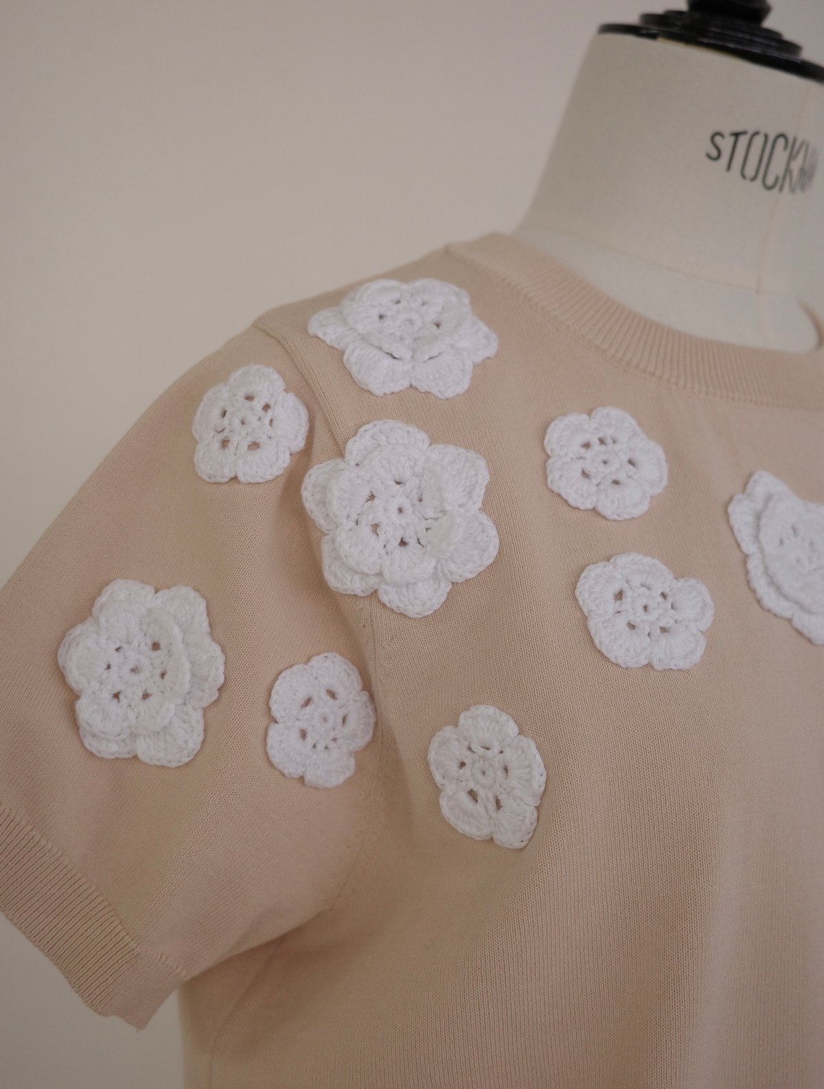 ohga CROCHET MOTIF KNIT フラワー　ニット　ベージュ　新品 ohga CROCHET MOTIF KNIT フラワーニットベージュ新品