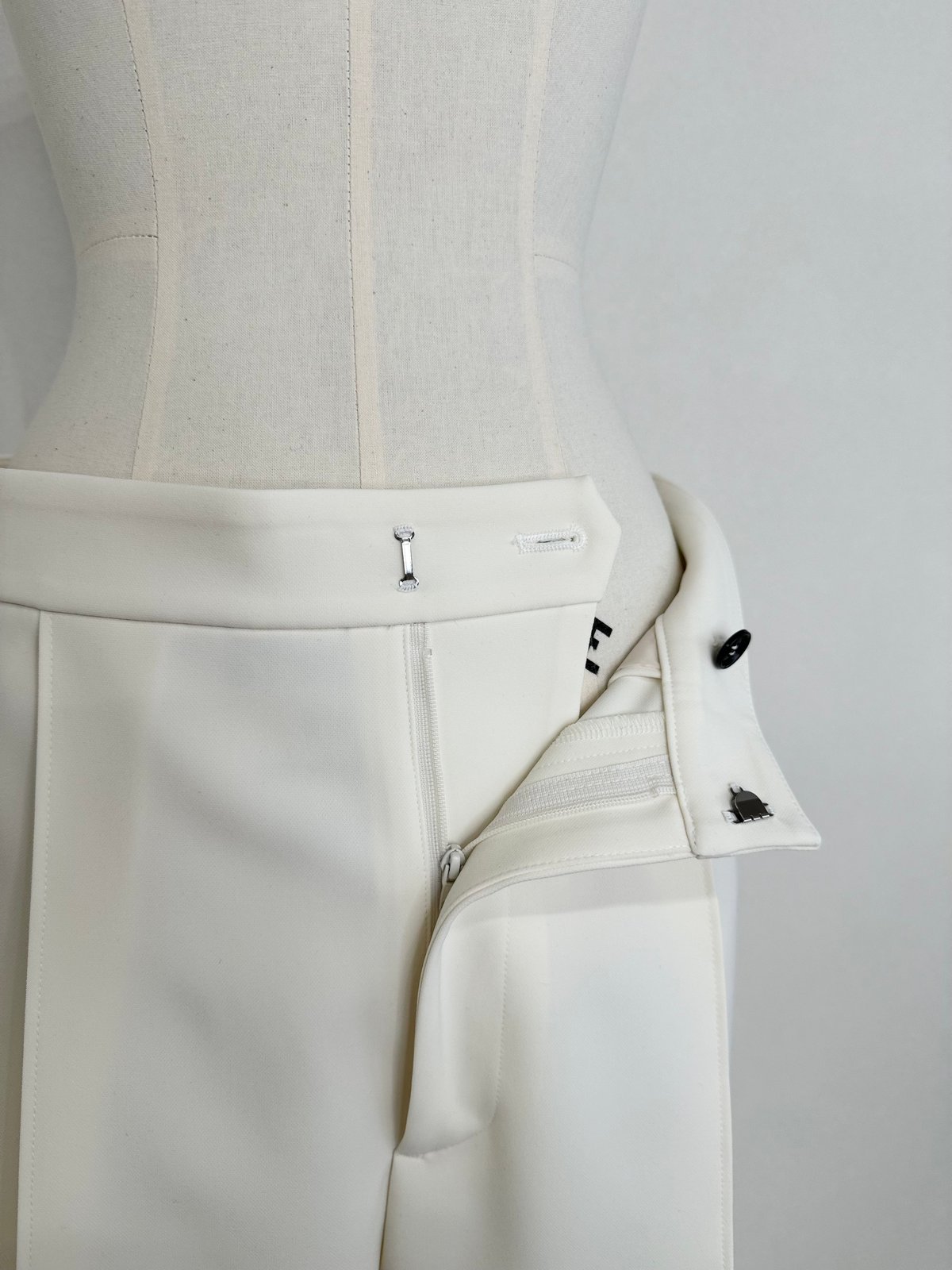 OHAG POCKET FRILL テーパードパンツ 試着のみ