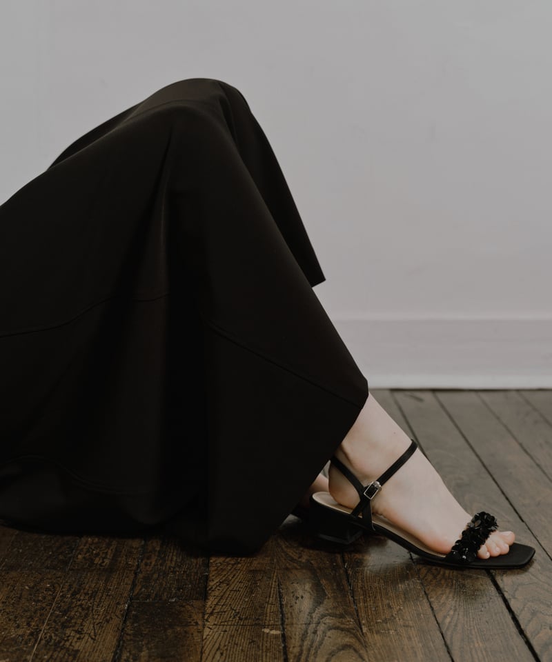 FLOWER LOOP SANDAL | OHGA
