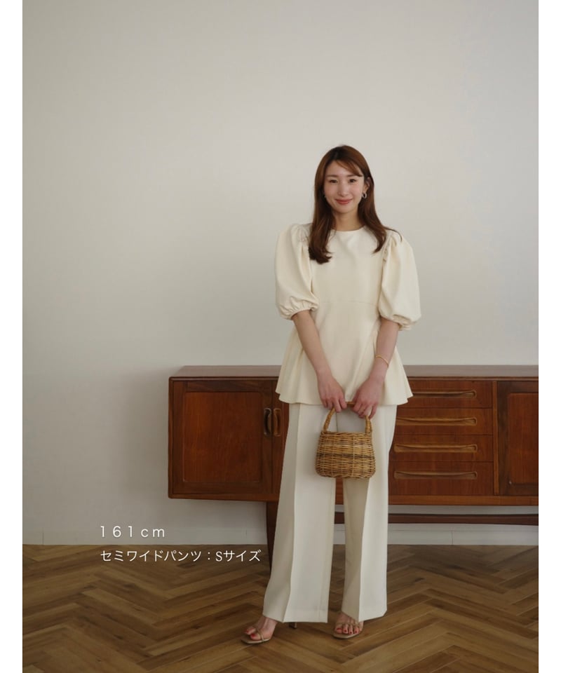 新品OHGAセミワイドパンツ