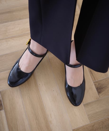 ENAMEL PUMPS