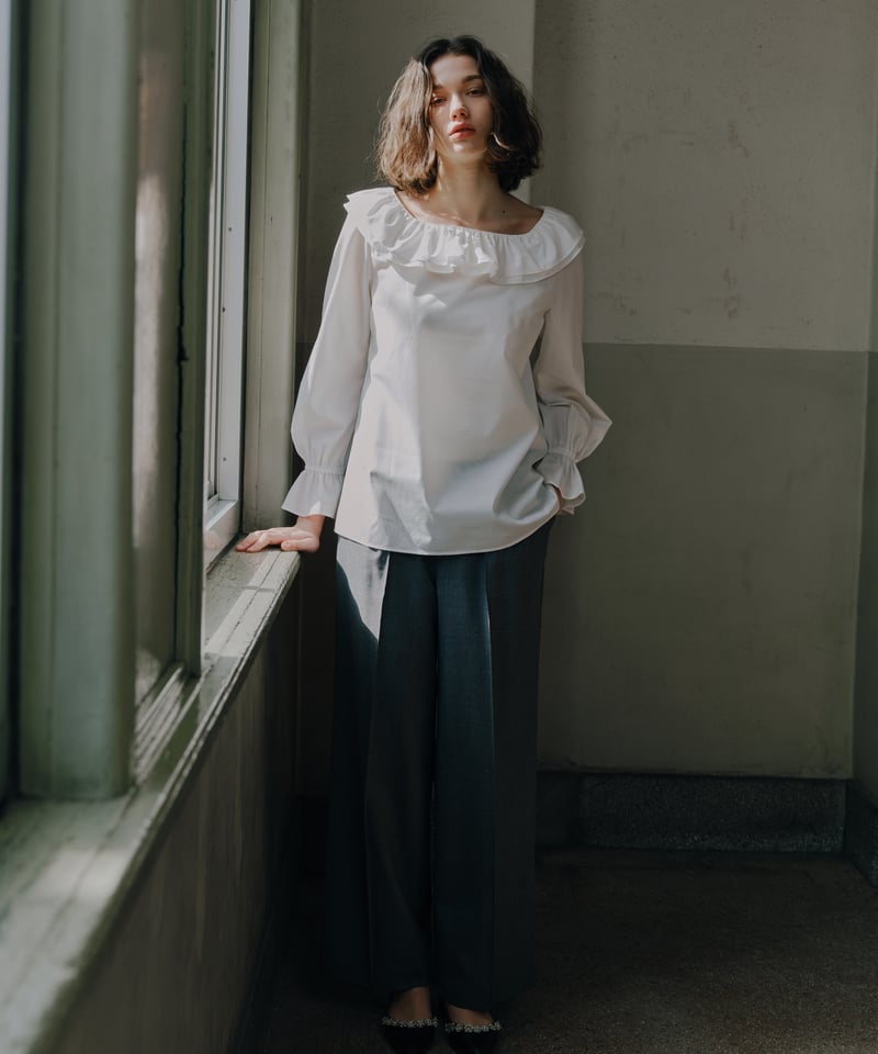 【ほぼ新品】OHGA RUFFLE SHOULDER 白ブラウス 美品 オーガ OHGA 裾フリル半袖ブラウス FRILL BLOUSE 近年