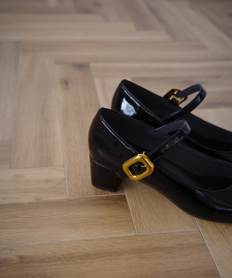 ENAMEL PUMPS