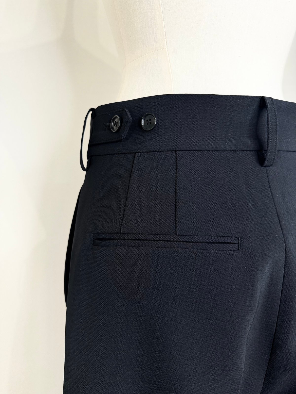 ohga TUCK PANTS セミワイドパンツ　ネイビー セミワイドパンツ | OHGA